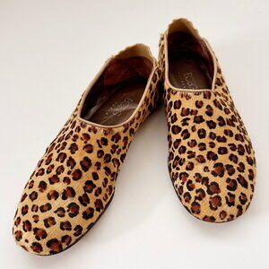 BCBG MAX AZRIA Flat Calf Hair Leather Leopard Print - Sz 7.5